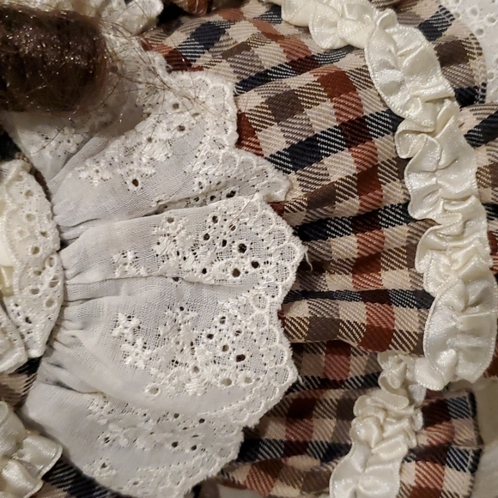 Vintage 1991 Brinn Porcelain doll - Picture 3 of 7